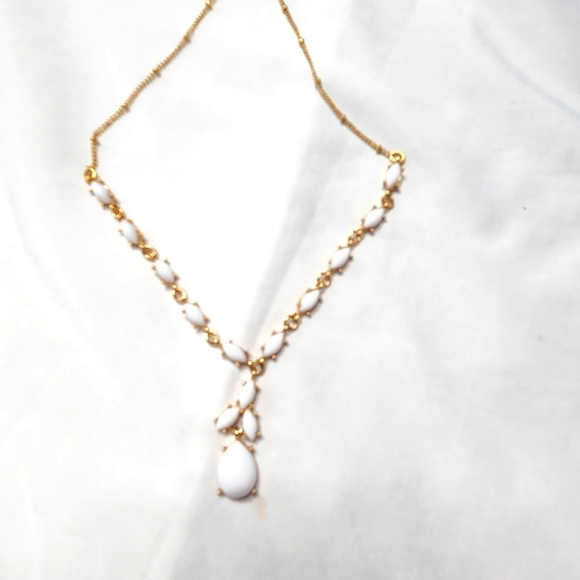Avon Elegant Gold and White Teardrop Necklace - Picture 1 of 5